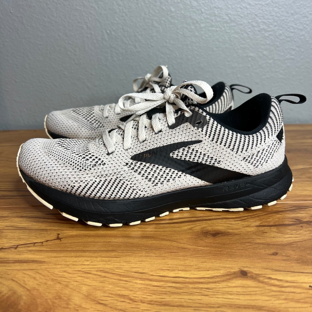 Brooks Revel 5 Womens Size 9 Running Shoes White Black Knit Lightweight Athletic